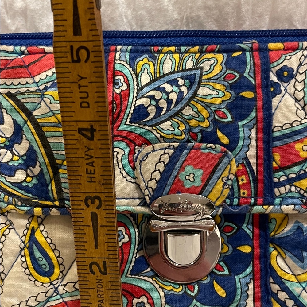 VERA BRADLEY Marina Paisley Push Lock Wristlet in White-Blue Multi Color, EUC - Picture 3 of 9